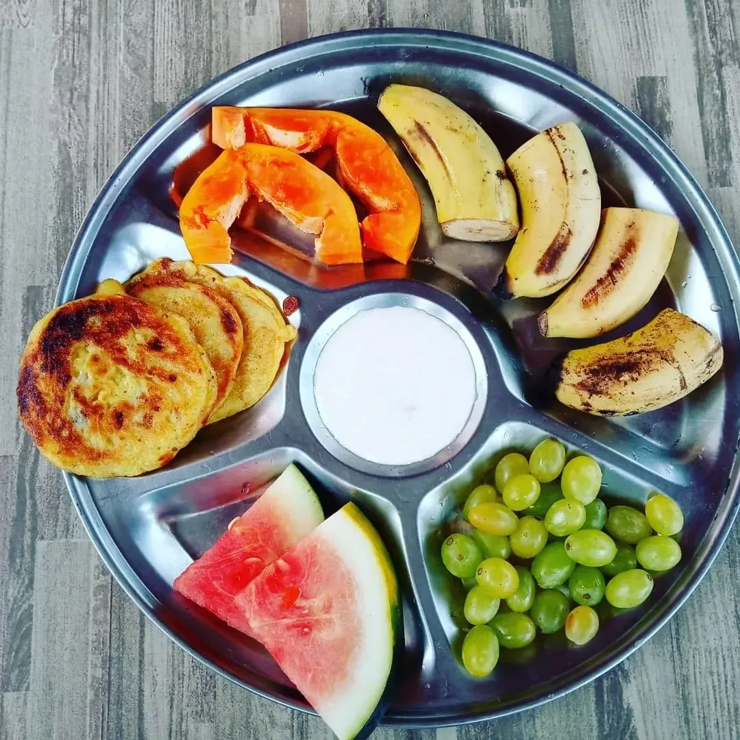 Sattvic vegetarian thali of dal, rice, chapati and seasonal vegetables served at the ashram.