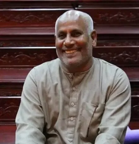 Guru Buddhi Prakash Ji, meditation and yoga philosophy teacher with forty years of experience.