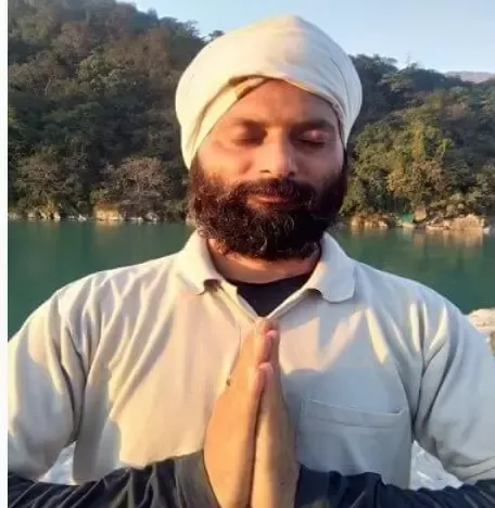 Yogi Jitendra Ji, pranayama and meditation teacher at the ashram.