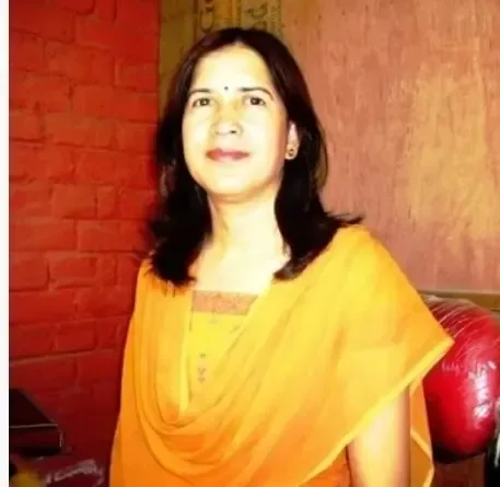 Dr. Usha Vaishnava Ji, Ayurvedic doctor and teacher at the ashram.